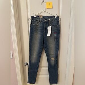 NWT Levi’s High Rise Skinny Jean